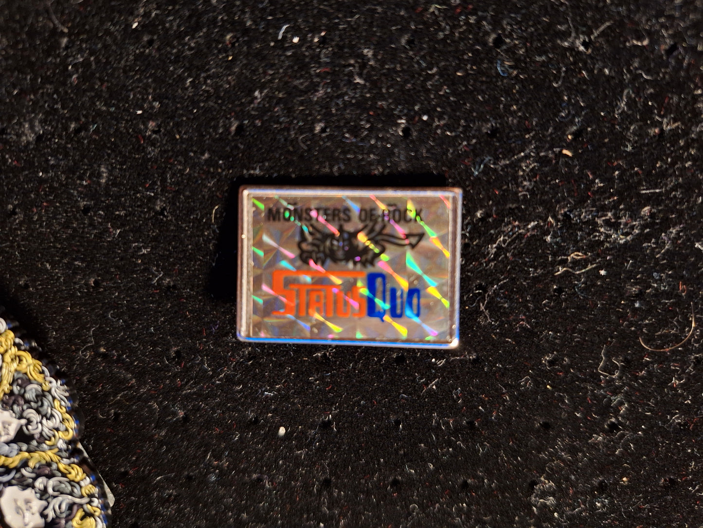 Status quo badge