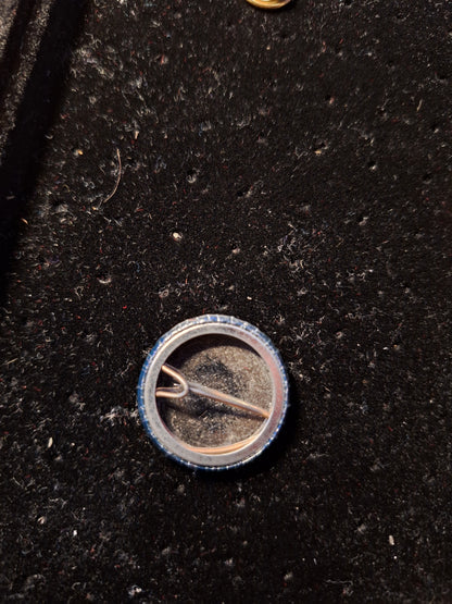 Kiss button 4