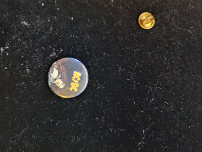 Acdc button 2