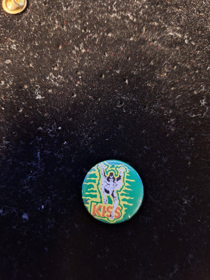 Kiss button 2