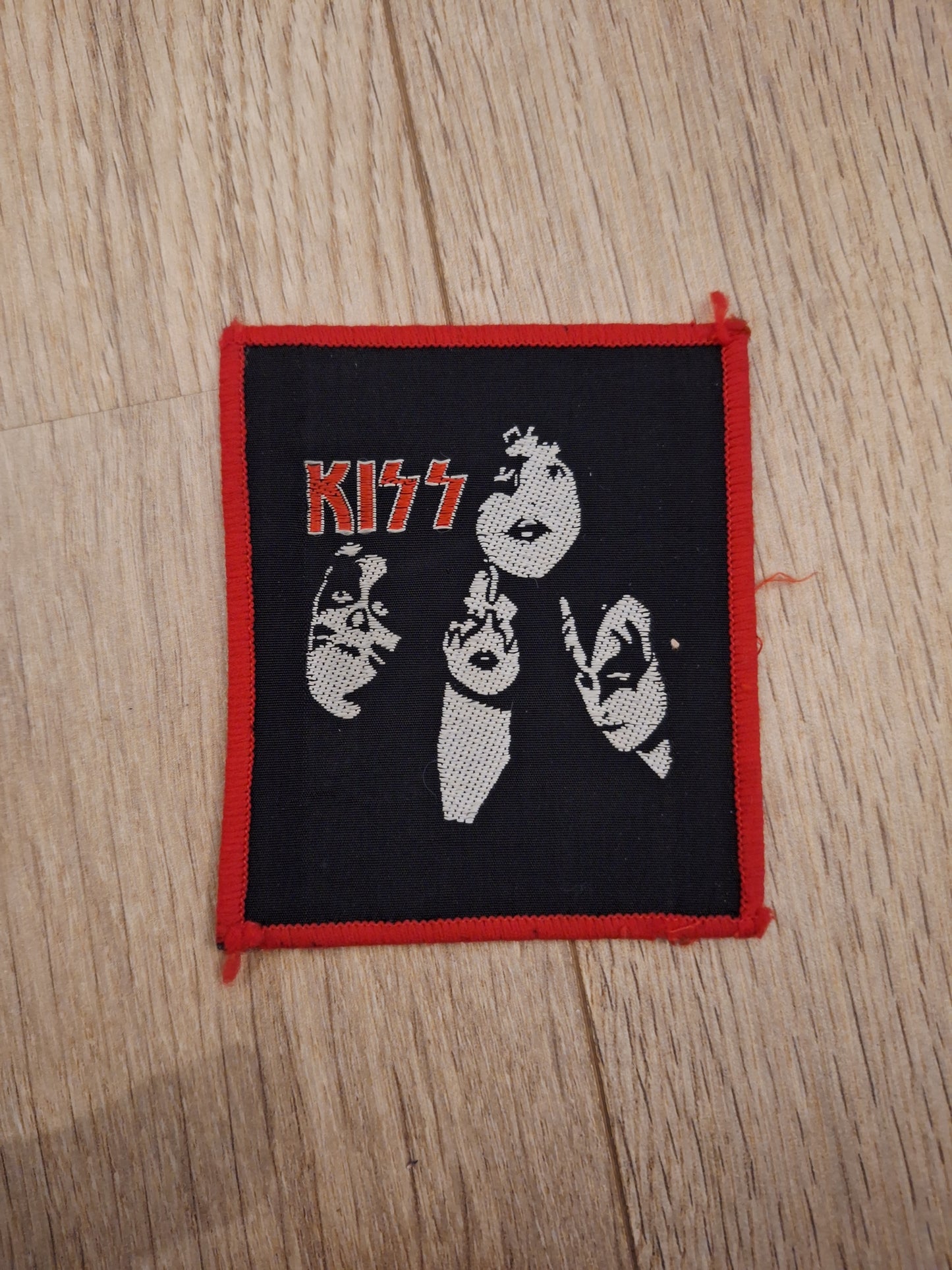 Kiss faces